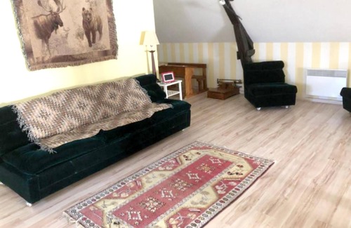 Saint-Aulaire Casa | Homerez - Spacious house for 6 ppl. with garden and terrace at Saint-Aulaire
