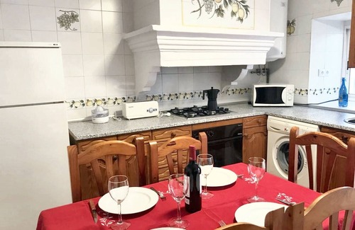 Benalauría Casa | Homerez - Casa espaciosa en Benalauría con chimenea