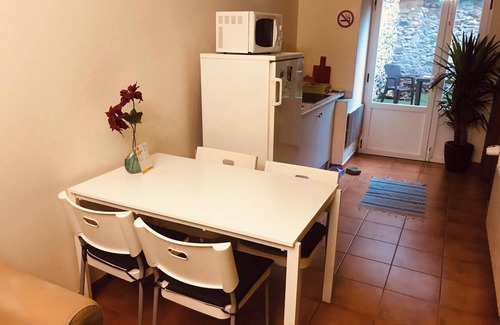 Molinaseca Casa | Homerez - Casa espaciosa en Molinaseca con vista a la montaña