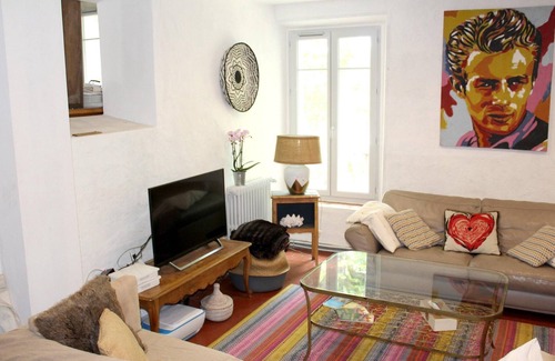 Villeneuve Casa | Homerez - Spacious house in Villeneuve with mountain view