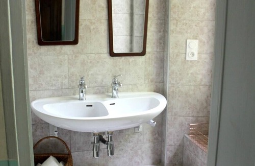 Villeneuve Casa | Homerez - Spacious house in Villeneuve with mountain view