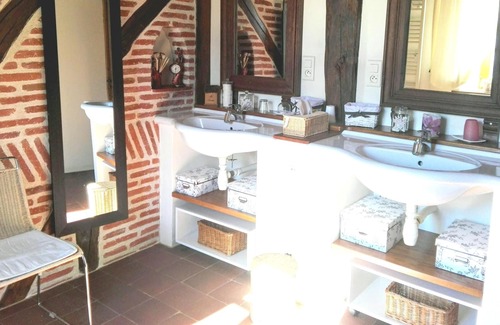 Montoldre Casa | Homerez - Espaciosa casa para 7 pers. con jardín y terraza en Montoldre