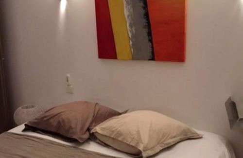 Le Bourg Casa | Homerez - Espaciosa casa para 6 pers. con jardín, terraza y balcón en Narbonne