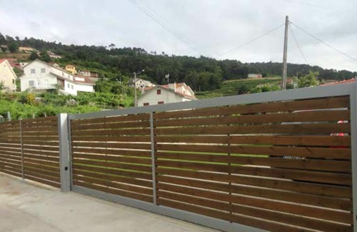 Riba de Mouro Casa | Homerez - Espaciosa casa para 5 pers. con terraza en Riba de Mouro