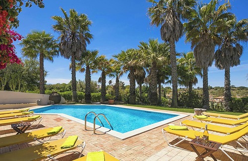 Estombar Villa | Homerez - Villa espaciosa en Carvoeiro con piscina privada