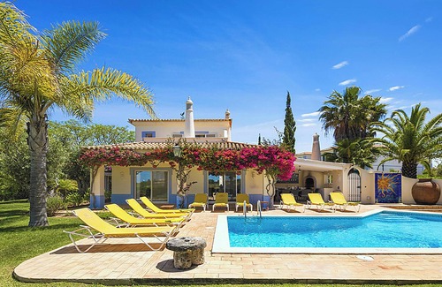 Estombar Villa | Homerez - Villa espaciosa en Carvoeiro con piscina privada