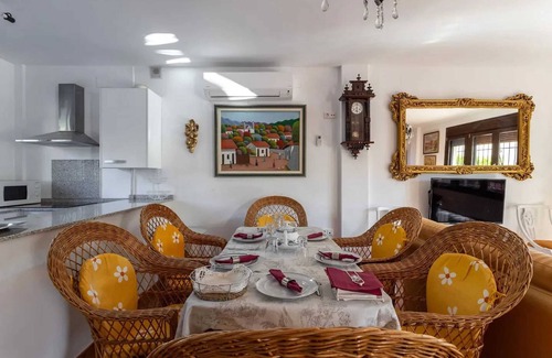 Conchar Villa | Homerez - Amplia villa en Cónchar con piscina privada y vistas a la montaña