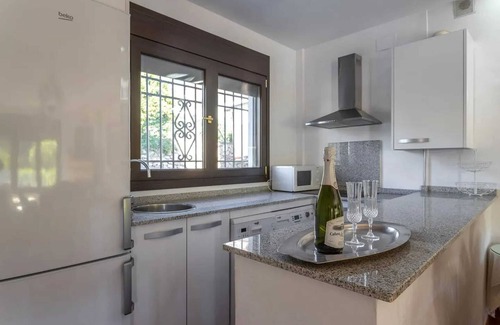Conchar Villa | Homerez - Amplia villa en Cónchar con piscina privada y vistas a la montaña