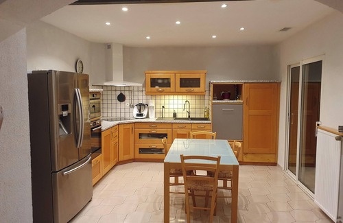 Beziers Villa | Homerez - Amplia villa en Béziers con piscina privada y jacuzzi