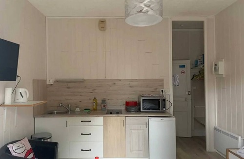 Neris-les-Bains Apartamento | Homerez - Estudio en Néris-les-Bains