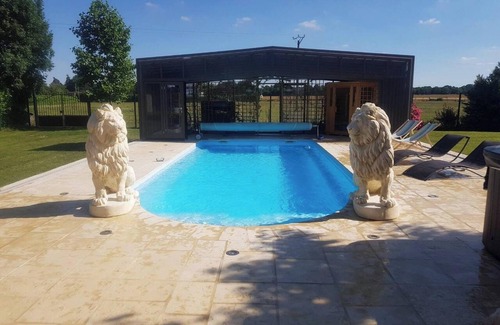 Saint-Clair-d'Arcey Villa | Homerez - Villa en Saint Clair-d'Arcey