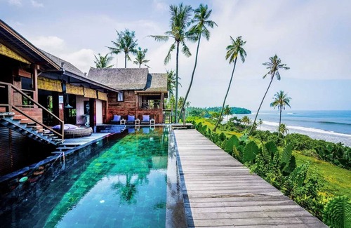 Suraberata Villa | Homerez - Villa en Tabanan, vista mar