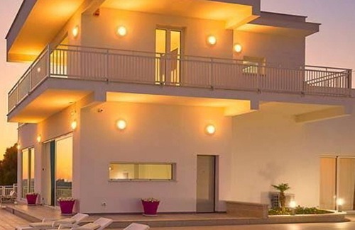Favara Villa | Homerez - Villa a 10 km de la playa para 6 pers. con piscina y jacuzzi en Favara