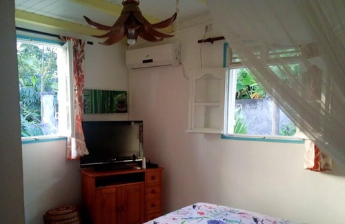 Trois-Rivieres Villa | Homerez - Villa para 2 pers. con piscina, jardín y terraza en Trois-Rivières