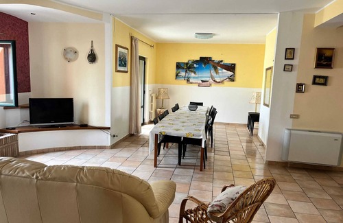 Pergusa Villa | Homerez - Villa para 16 pers. con piscina, jardín, terraza y balcón en Enna