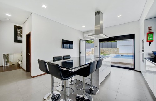 Esposende Villa | Homerez - Villa para 6 pers. con piscina, jardín, terraza y balcón en Esposende