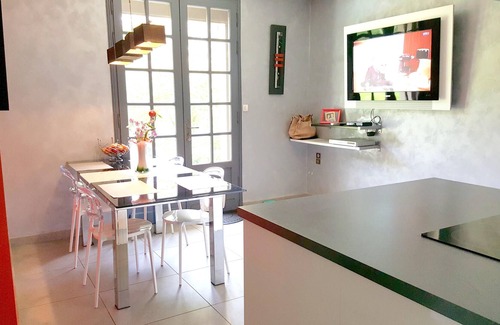 Fumel Villa | Homerez - Espaciosa villa para 6 pers. con piscina, jardín y terraza en Fumel