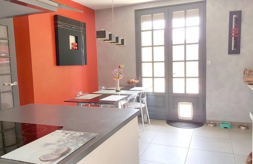 Fumel Villa | Homerez - Espaciosa villa para 6 pers. con piscina, jardín y terraza en Fumel