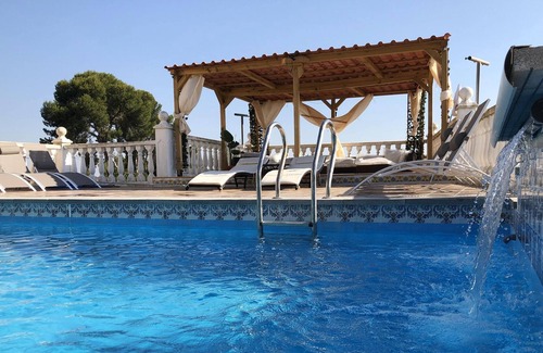 Olocau Villa | Homerez - Espaciosa villa para 8 pers. con piscina, jardín y terraza en Olocau