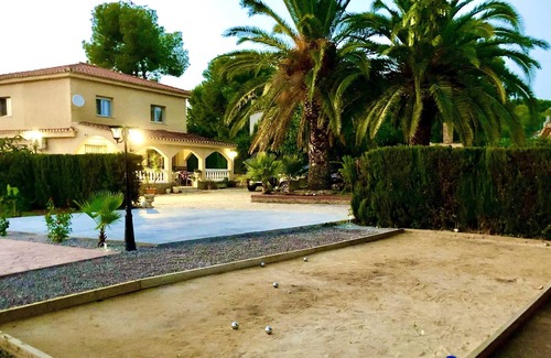 Olocau Villa | Homerez - Espaciosa villa para 8 pers. con piscina, jardín y terraza en Olocau