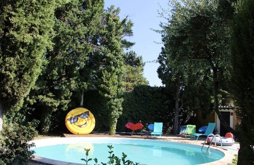 Saze Villa | Homerez - Espaciosa villa para 8 pers. con piscina, jardín y terraza en Saze