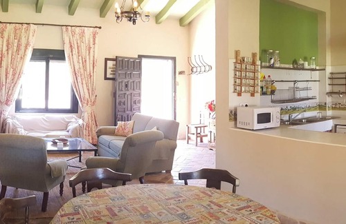 Puerto Serrano Villa | Homerez - Villa para 8 pers. con piscina, jardín y terraza en Puerto Serrano