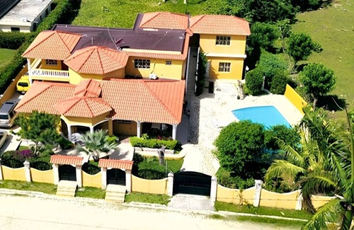 Cabrera Villa | Homerez - Villa en Nagua, piscina privada