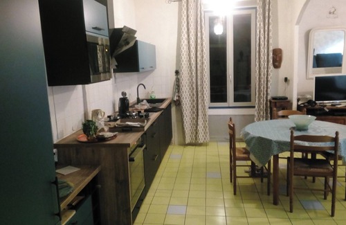 Reillanne Casa | Homerez - Acogedora Casa en Reillanne con Jardín Cercado