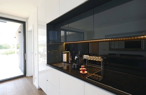 Kraj Villa | Homes4You Complex - Doce Habitaciones Villa, Capacidad 24