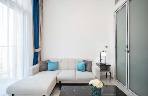 Discovery Gardens Apartamento | Homesgetaway -Spacious 1BR Apt in Pearlz by Danube