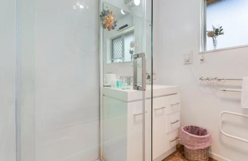 Auckland Casa | Homespun Unit with deck, air-con and parking