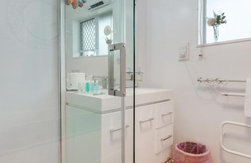 Auckland Casa | Homespun Unit with deck, air-con and parking