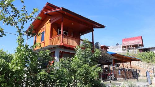 Tomohon Casa | Homestay Alina