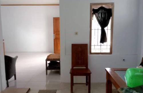 Cilimus Casa | Homestay Black&White