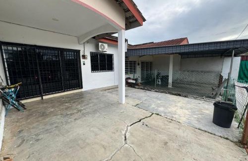 Kuala Kangsar Casa | Homestay Cikgu Iqa (Muslim)