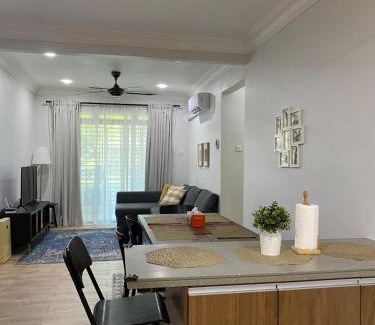 Kampung Paroi Apartamento | Homestay Hana Senawang