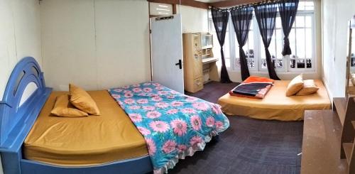 Dieng Casa | Homestay HUMAIRA DIENG villa full house 3 kamar,6 bed,dapur,ruang tamu,balkon,parkir,wifi