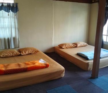 Dieng Casa | Homestay HUMAIRA DIENG villa full house 3 kamar,6 bed,dapur,ruang tamu,balkon,parkir,wifi