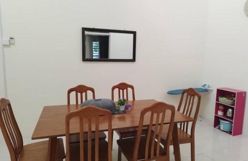 Kampung Lubok Katak Casa | Homestay Mohamad & Delisha Tapah -Pool