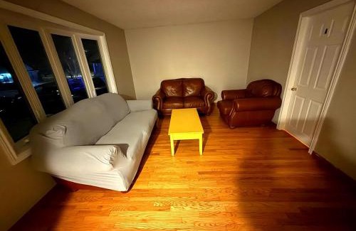 Kitchener Casa | Homestay Near Victoria Park- FREE WIFI & PARKING-TOP LOCATION