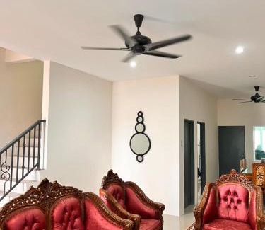 Bota Casa | Homestay Seri Iskandar By Ummi