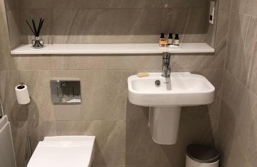Fulham Casa | Homestay SW6 Near Central London! A Plus Double Bed and Private Bath