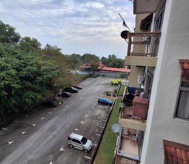 Tanjung Tanah Merah Apartamento | Homestay WaDi 2 apartment with pool near beach
