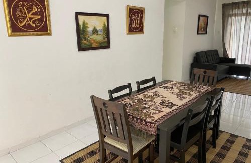Kampung Paroi Apartamento | Homestay Yarmouk
