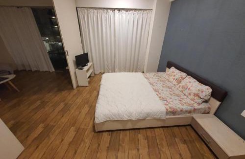 Dumas Apartamento | Homestays at Rajhans BELLIZA Near Airport
