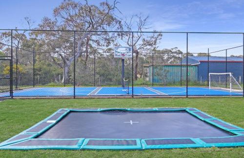 Wallington Casa | Homestead Pool House Private cabin w shared Spa Basketball court Heated Pool Minutes to Adventure Park and beaches