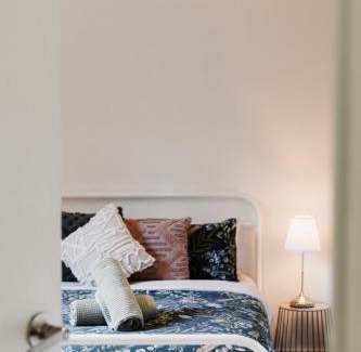 Wallington Casa | Homestead Pool House Private cabin w shared Spa Basketball court Heated Pool Minutes to Adventure Park and beaches
