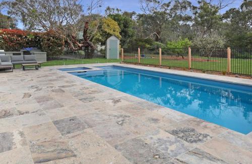 Wallington Casa | Homestead Pool House Private cabin w shared Spa Basketball court Heated Pool Minutes to Adventure Park and beaches