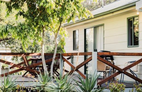 Wallington Casa | Homestead Pool House Private cabin w shared Spa Basketball court Heated Pool Minutes to Adventure Park and beaches