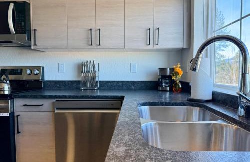 Sandpoint Apartamento | Homestead Village - Two Bedroom Condo Top Floor